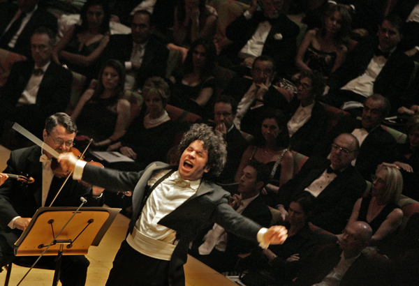 Gustavo Dudamel conducts the Los Angeles Philharmonic for the first time as its music director.