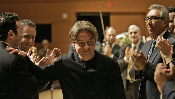 Esa–Pekka Salonen leaves the stage after his final performance as musical director.