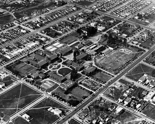 A 1922 aerial photo of the Vermont Avenue campus of the University of California, Southern Branch. It was renamed UCLA in 1927.



