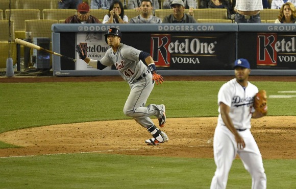 Victor Martinez homers off of Kenley Jansen in the top of the 10th.