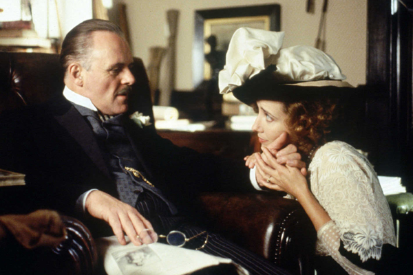Anthony Hopkins and Emma Thompson in "Howards End."