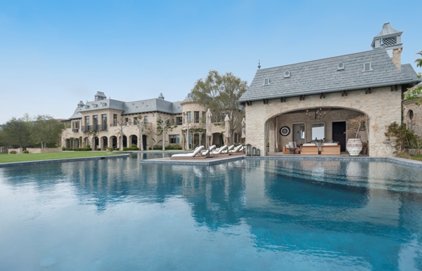 Dr. Dre purchased the Brentwood estate of Tom Brady and Gisele Bundchen for $40 million.