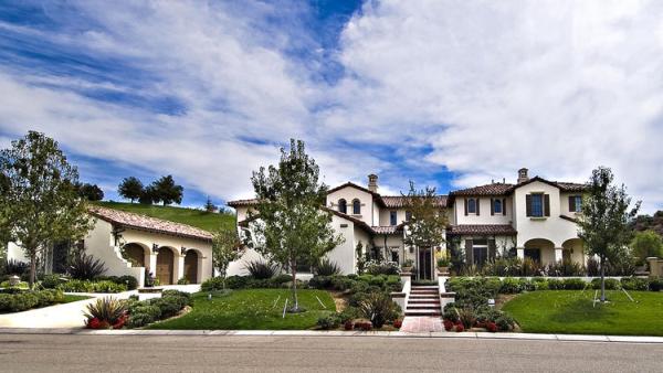 Justin Bieber buys the Spanish-style home formerly owned by Nicole Murphy. It was later sold to Khloe Kardashian.