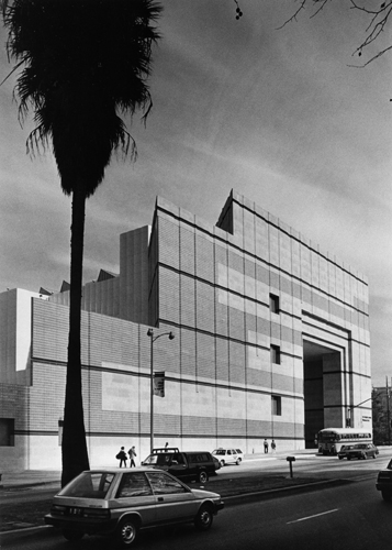 Traffic streams past LACMA's Anderson Building in January 1987.
