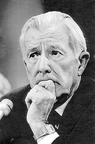 Former White House Chief of Staff Donald Regan testifies before the joint Iran Contra committee in 1987.