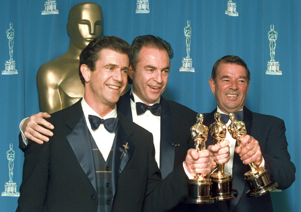 Mel Gibson, left, Bruce Davey, center, and Alan Ladd Jr. with their Oscars for "Braveheart."