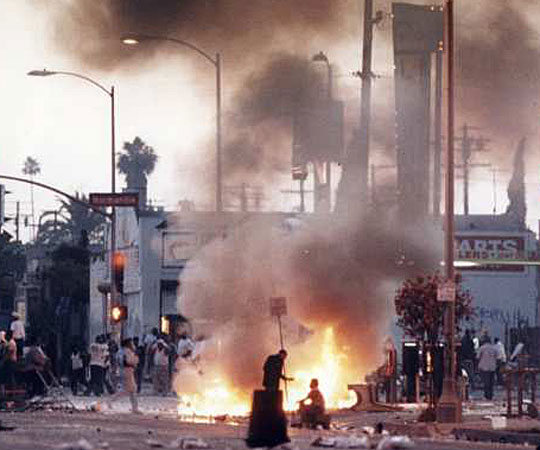 Rioters at the intersection of Florence and Normandie. (April 29, 1992)