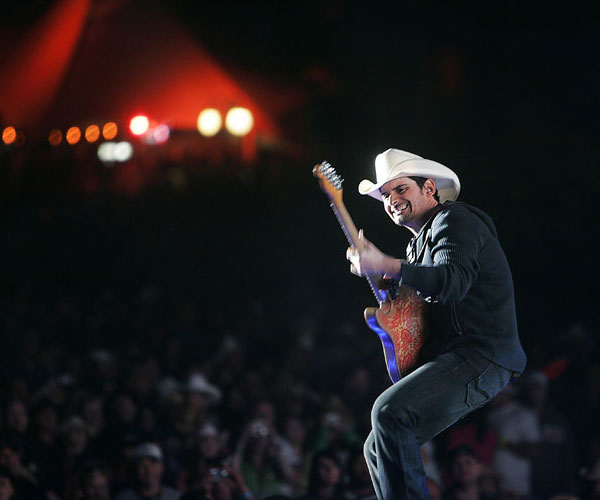 Brad Paisley at Stagecoach in 2009.