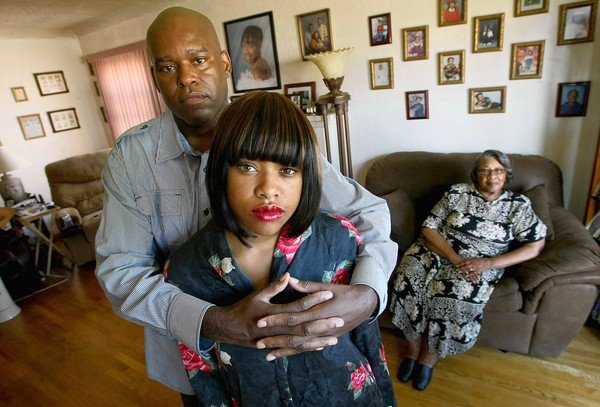 Hooks' husband, Alvin Hooks, left, their daughter, Alnisha, 20, and mother-in-law Catherine Green, 72.