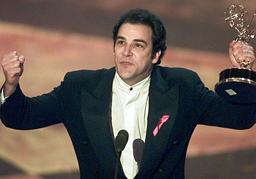 Mandy Patinkin accepts his Emmy for actor in "Chicago Hope."