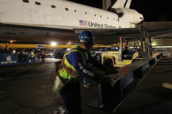 Crews work to prepare Endeavour for its final run down Martin Luther King Jr. Boulevard. 