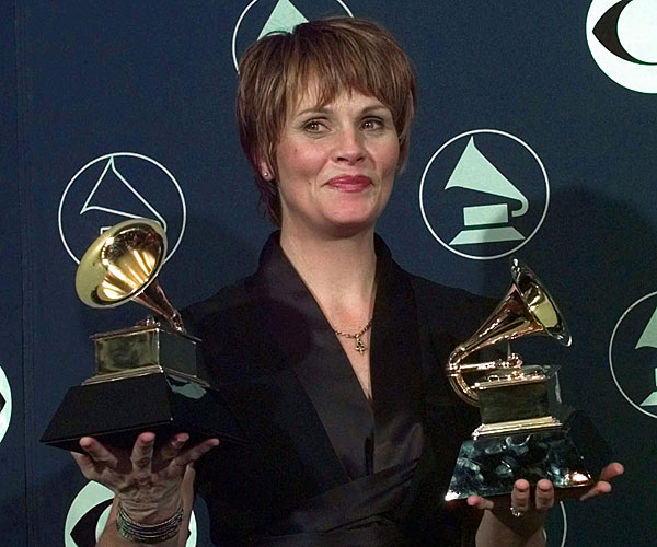 Shawn Colvin won two Grammys at the 1998 Grammy Awards at New York's Radio City Music Hall.
