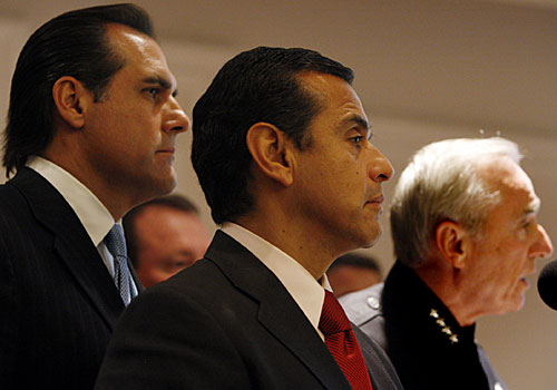 Los Angeles City Atty. Rocky Delgadillo, Mayor Antonio Villaraigosa and Police Chief William J. Bratton at a press conference, Jan. 5, 2009.