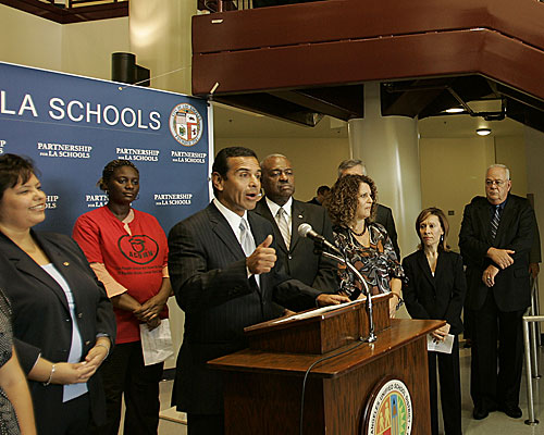 Los Angeles Mayor Antonio Villaraigosa is flanked by school board President Monica Garcia, left, and Superintendent David L. Brewer III, right, at a press conference at John Liechty Middle School.