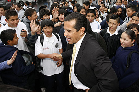 Hollenbeck Middle School students greet Mayor Antonio Villaraigosa the day after he was elected to a second term as mayor.  