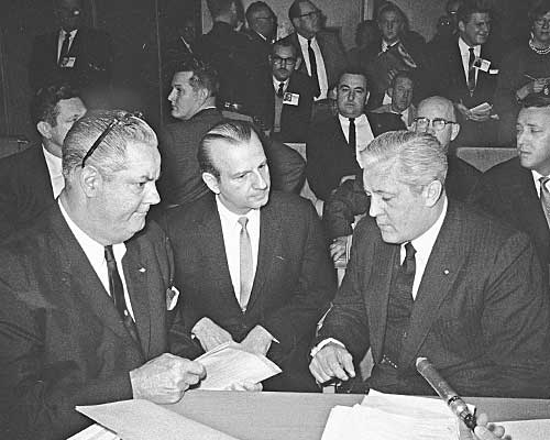 Ruby, center, confers with his attorneys, Joe Tonahill, left, and Melvin Belli, right, before court is in session for a bond hearing. (Dec. 23, 1963)