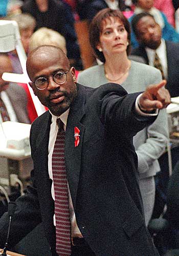 Deputy Dist. Atty. Christopher Darden points to a chart during his closing arguments as co-prosecutor Marcia Clark listens. 
