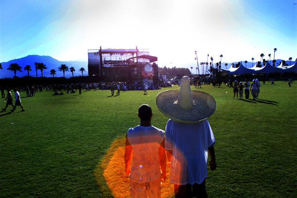 Dennis Carrillo (wearing sombrero) and Dario Soto walk toward the stage in Indio on Oct. 9, 1999.